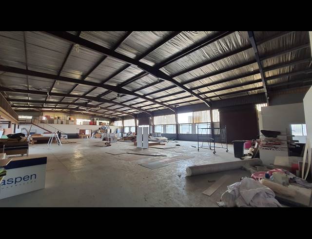 2,266M² WAREHOUSE SOLD IN EASTLEIGH